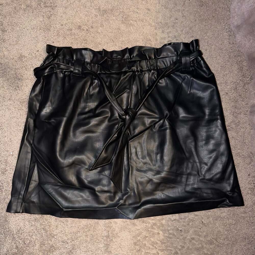 Eloquii Faux Leather Paperbag Mini Skirt Size 20 Black Belted
